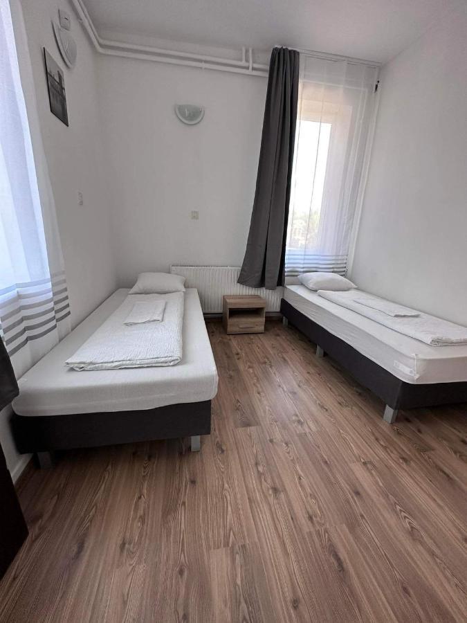 Gabor Panzio Aparthotel Gyal Luaran gambar