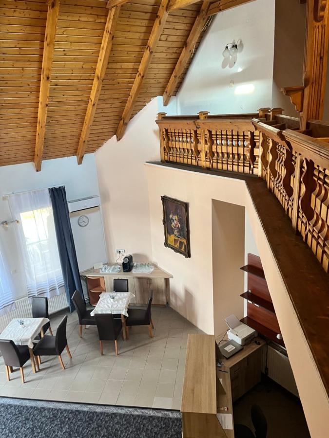 Gabor Panzio Aparthotel Gyal Luaran gambar